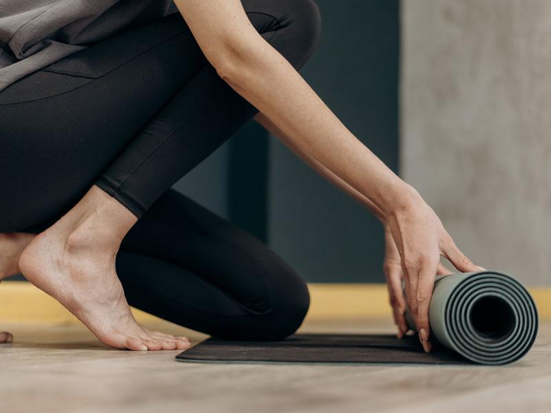 Release muscle pain and improve performance with foam rolling